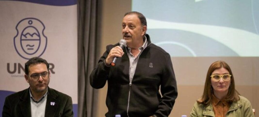 Quintela conmemora el 25 de Mayo con discursos patrióticos mientras La Rioja se cae a pedazos