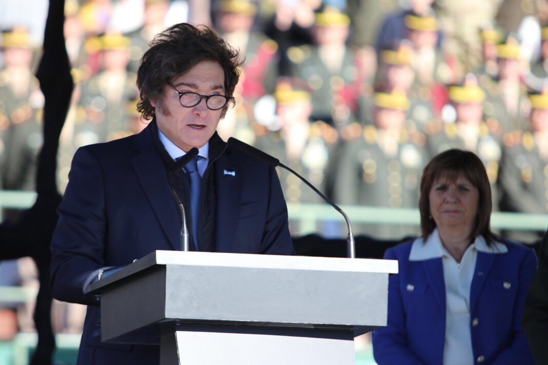 “Juramento y llamamiento: libertad y defensa bajo la Bandera”