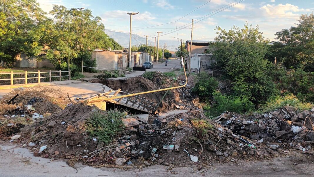 Vecinos del barrio 20 de Mayo denuncian abandono tras colapso de puente