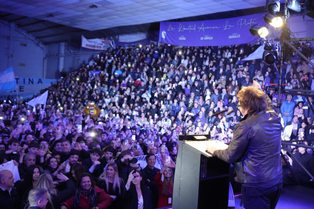 Milei Lanza la Campaña de La Libertad Avanza en Buenos Aires con Ataques Frontales al Kirchnerismo