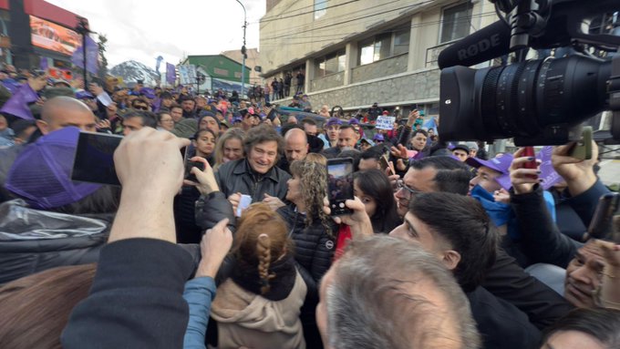 REPUDIABLE: El gobernador kirchnerista Gustavo Melella justificó el ataque a la caminata de Milei