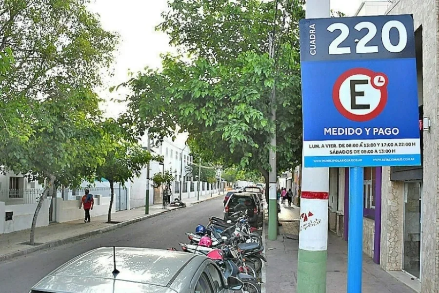 Para auxiliar al comercio: piden que la primera media hora de estacionamiento medido sea gratuita en el micro y macrocentro